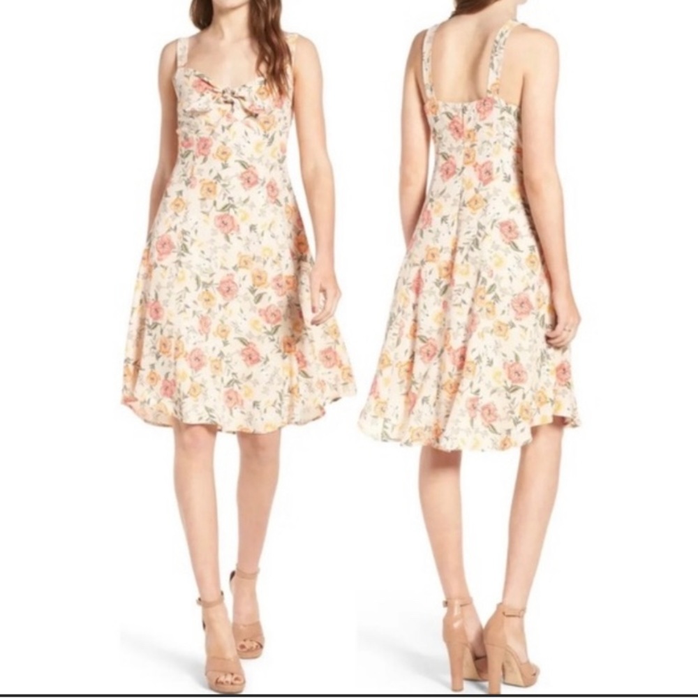 ASTR The Label :: Peach Floral Dress :: size S